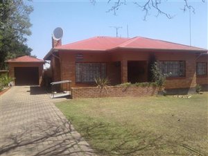 4 Bedroom House in Witpoortjie
