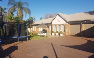 3 Bedroom House in Theresa Park