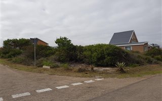 925 m² Land available in Boggomsbaai