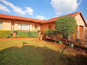 3 Bed House in Protea North