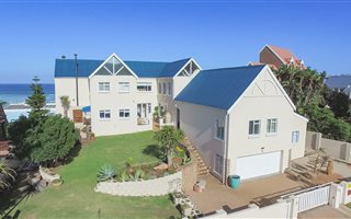 3 Bedroom House in Kini Bay
