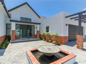 4 Bed House in Parel Vallei