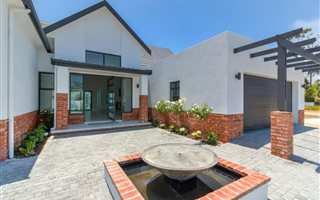 4 Bedroom House in Parel Vallei