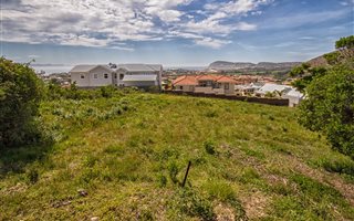 975 m² Land available in Robberg Ridge