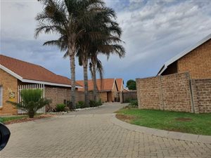 3 Bed Townhouse in Bonaero Park