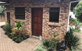 5 Bedroom House in Bazley Beach
