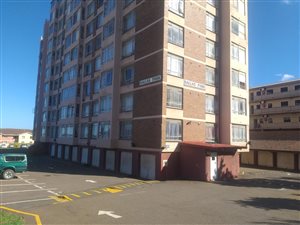 2 Bed Flat in Montclair