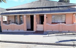 4 Bedroom Duplex in Uitenhage Central