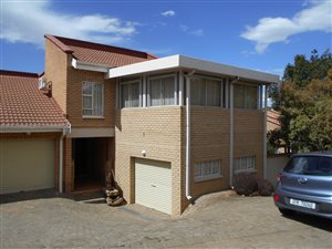 4 Bed House in Kiepersol