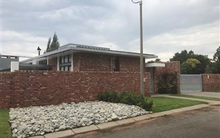 3 Bedroom House in Flamwood
