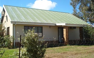 130 m² Office Space in Underberg