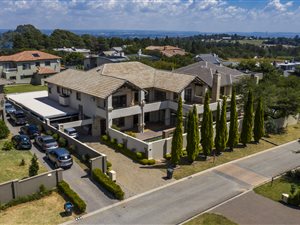 6 Bed House in Carlswald North Estate