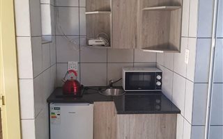 1 Bedroom Apartment in Die Hoewes