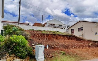 300 m² Land available in De Bakke
