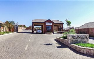 3 Bedroom Simplex in Olympus