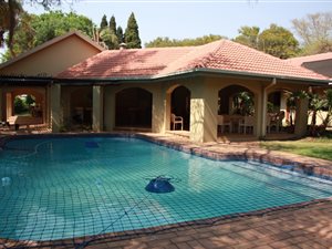 1 ha Farm in Shere