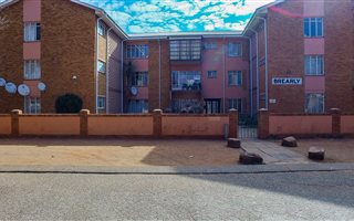 1 Bedroom Apartment in Vanderbijlpark CW