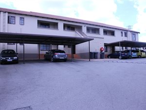 2 Bed Apartment in Roodepoort West