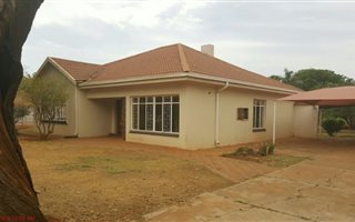 3 Bedroom House in Adamayview