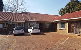 280 m² Office Space in Die Wilgers
