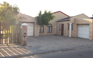 3 Bedroom House in Sunbird Park
