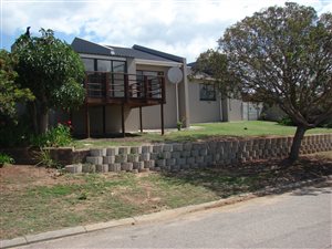 3 Bed House in Hartenbos Heuwels