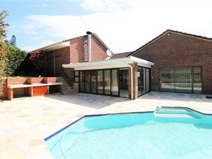 4 Bed Townhouse in Stirling