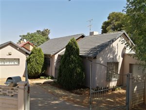 3 Bed House in Roodepoort West