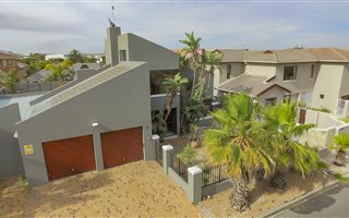 4 Bedroom House in West Beach
