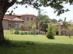 8 Bed House in Grootfontein Estate