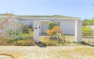 3 Bedroom House in Sunningdale