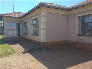 3 Bed House in Clayville