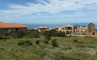 705 m² Land available in Klein Brak River