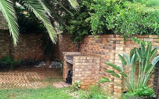 2 Bedroom Townhouse in Die Hoewes