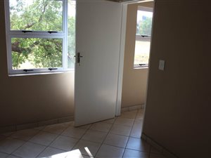 2 Bed Townhouse in Rhodesfield
