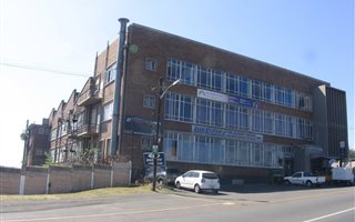 1300 m² Commercial space in Escombe
