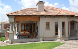4 Bedroom Apartment in Kyalami AH