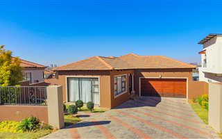 5 Bedroom House in Greenstone Hill