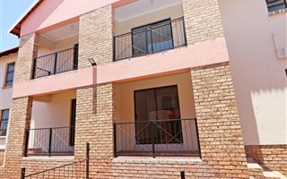 2 Bedroom Apartment in Roodepoort Central