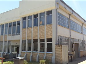 1556 m² Industrial space in Strydompark