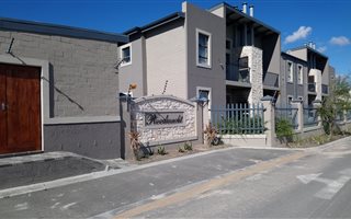 2 Bedroom Apartment in Burgundy Estate
