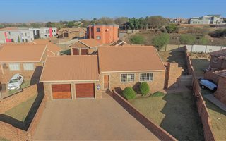 3 Bedroom Townhouse in Modelpark