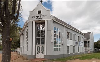 1021 m² Office Space in Somerset West Central