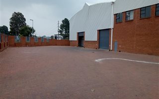 1650 m² Commercial space in Ormonde