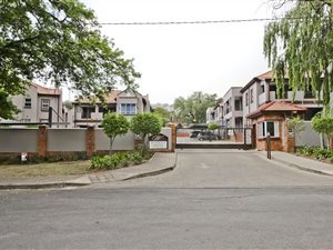 2 Bed Apartment in Saxonwold