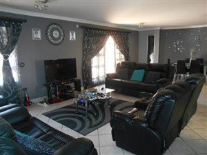 4 Bed Duplex in Bartlett