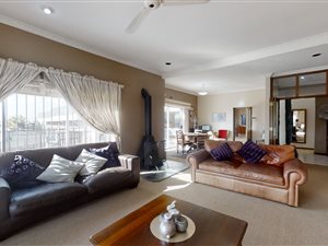 6 Bed House in Protea Valley