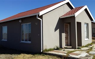 2 Bedroom House in Lourierpark