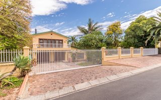 4 Bedroom House in Berg En Dal