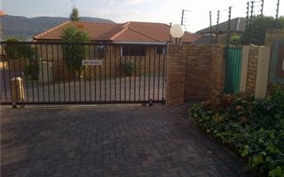 2 Bedroom Cluster in Honeydew Ridge
